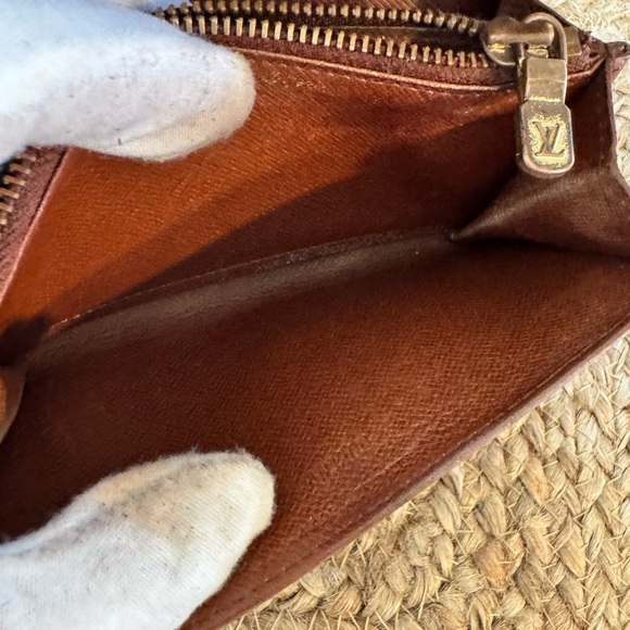 Louis Vuitton
Vintage 1990 Trésor Wallet billet - Picture 9 of 15